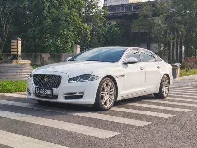 Jaguar Xj 2018, фото 1