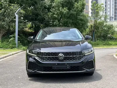 Volkswagen Passat 2023, фото 2
