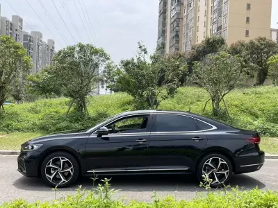 Volkswagen Passat 2023, фото 4
