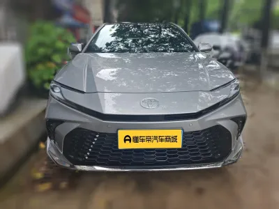 Toyota Camry 2025, фото 2