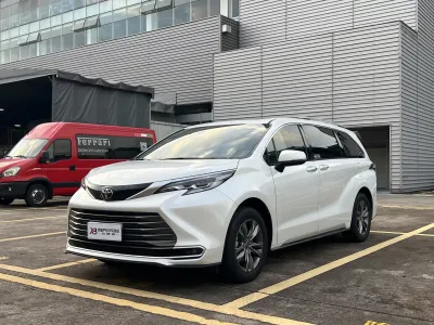 Toyota Sienna 2025, фото 1