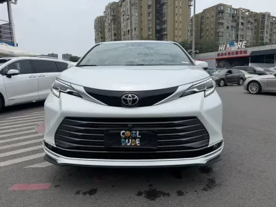 Toyota Sienna 2026, фото 2