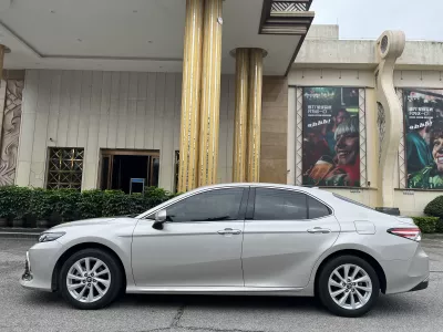 Toyota Camry 2023, фото 4
