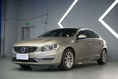 Volvo S60 2015, фото 1
