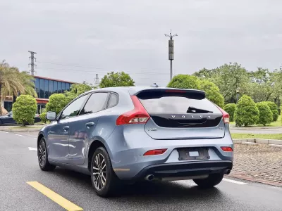 Volvo V40 2017, фото 4