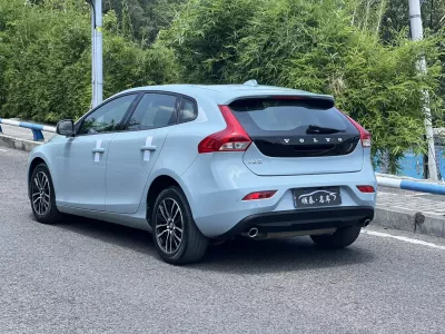 Volvo V40 2016, фото 4