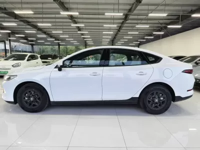 BYD Qin-Plus-Dm 2025, фото 4