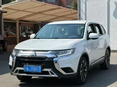 Mitsubishi Outlander 2021, фото 1
