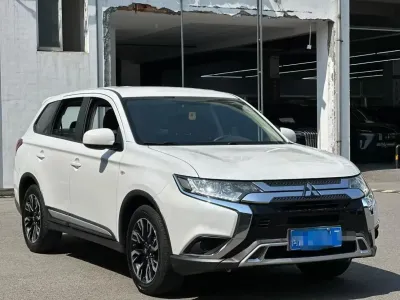 Mitsubishi Outlander 2021, фото 3
