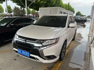 Mitsubishi Outlander 2023, фото 1