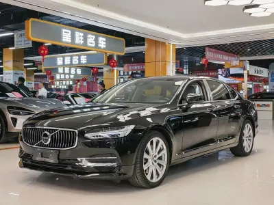 Volvo S90 Plug-in Hybrid 2020, фото 1