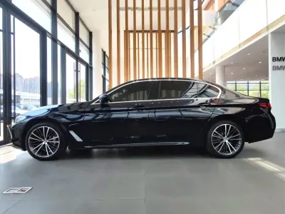 BMW 5 Series 2023, фото 3