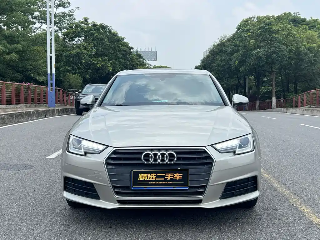 Audi A4L 2016