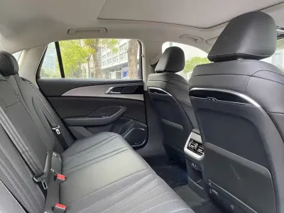 Hongqi H5 2023, фото 5