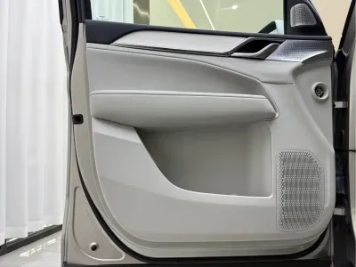 Volvo EM90 2024, фото 3