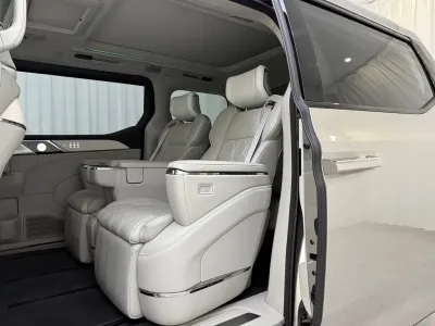 Volvo EM90 2024, фото 6
