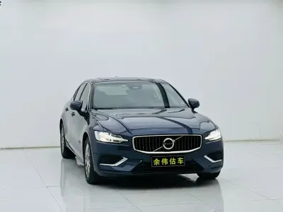 Volvo S60 2022, фото 1