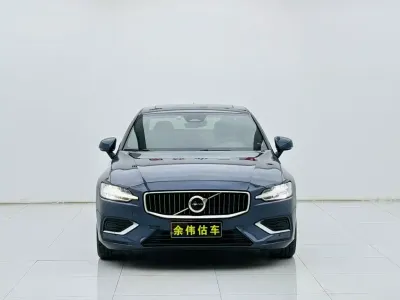 Volvo S60 2022, фото 2